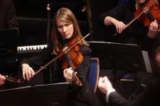 Weihnachtskonzert der Elbland Philharmonie und mit Tom Pauls