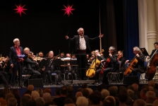 Weihnachtskonzert der Elbland Philharmonie und mit Tom Pauls