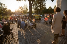 freitags.WEIN | Juliane Kremtz - Weinkönigin 2010/2011 mit dem Kerner Bulli Sachsen